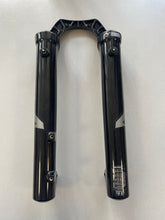 Laden Sie das Bild in den Galerie-Viewer, Marzocchi Bomber Service Set: 2025 Marz Super Z 27.5in, 190 MAX, 15x110 QR, Fox Shiny Black, Lower Leg Assy