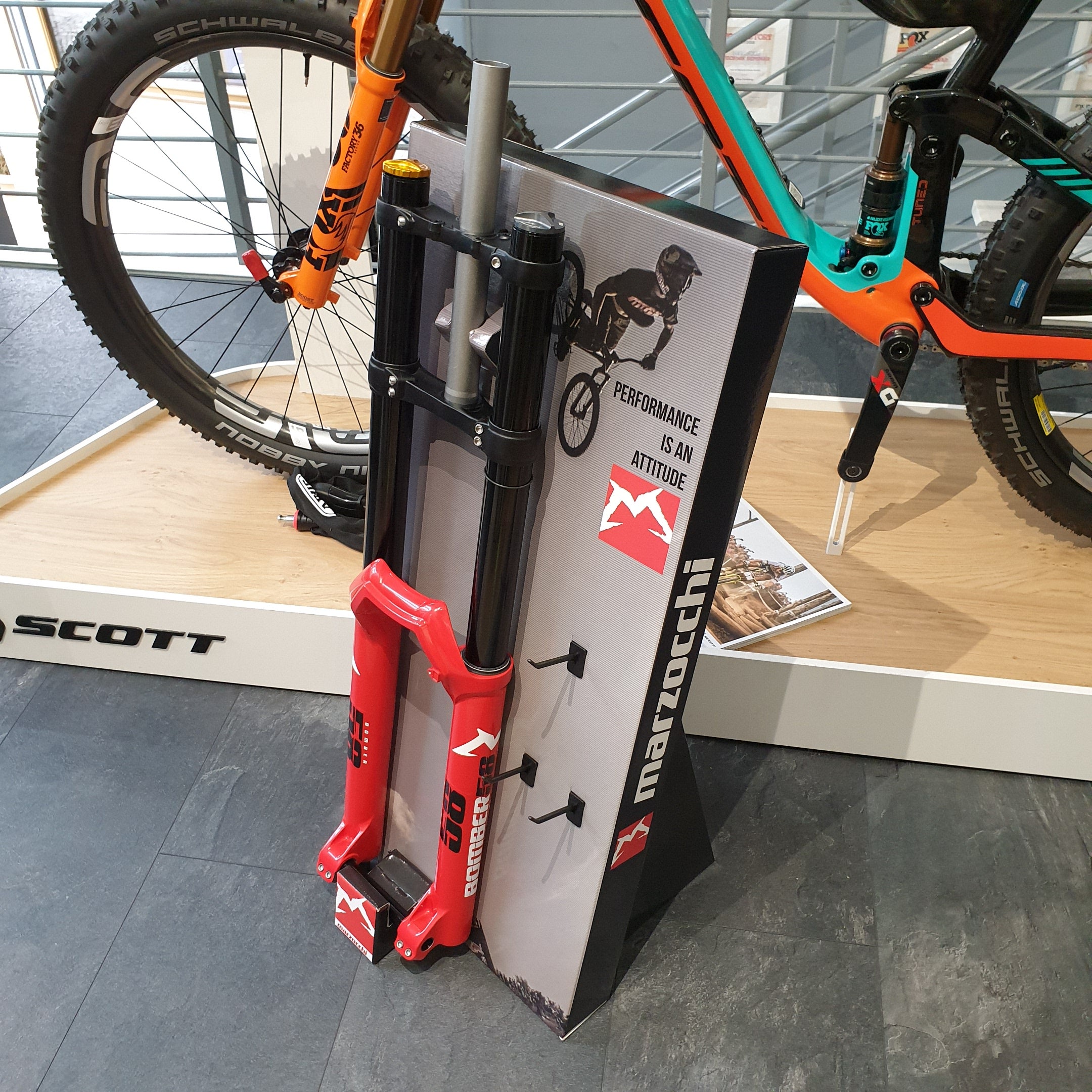 Gabelhalter, schwarz für alle Marzoccchi-Gabeln