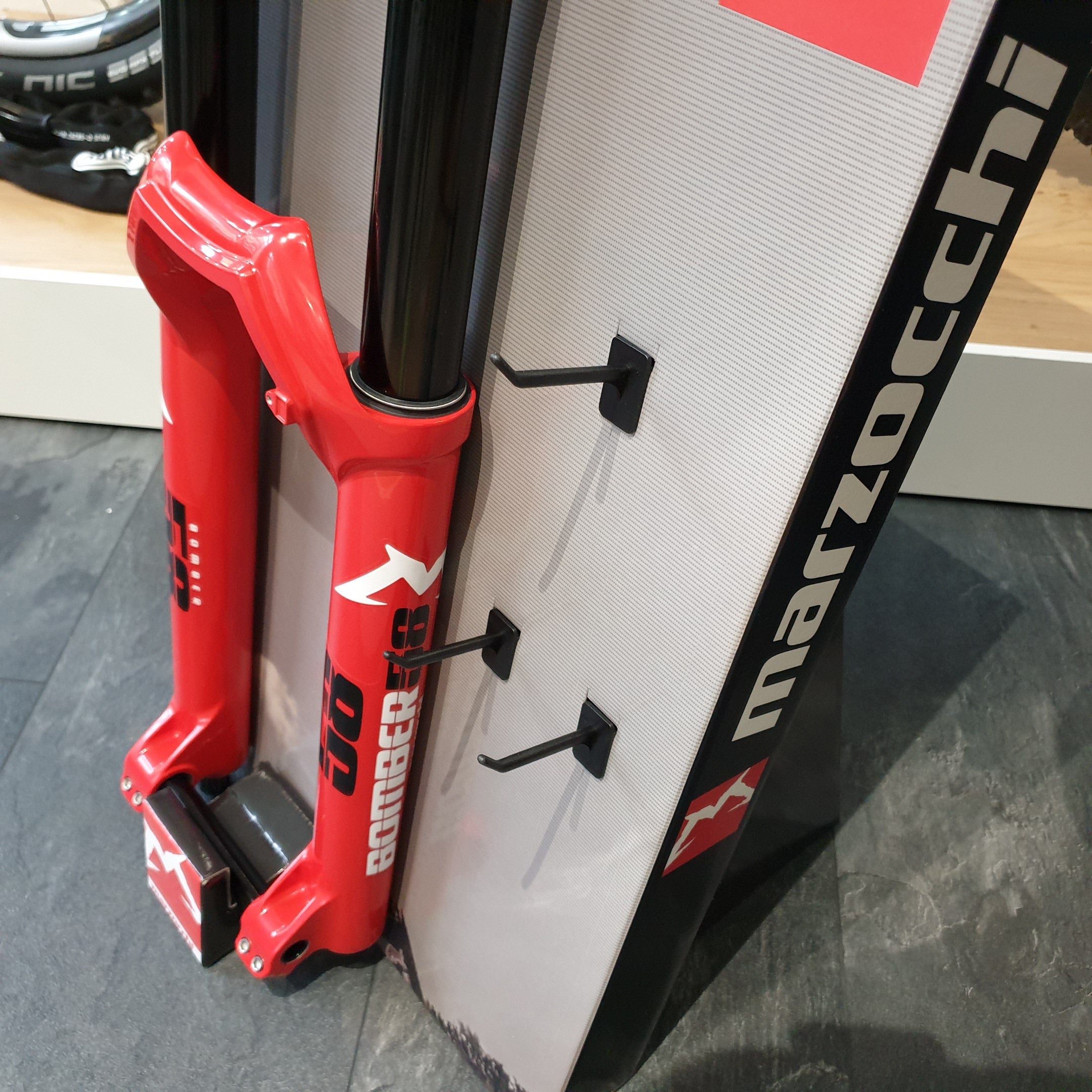 Gabelhalter, schwarz für alle Marzoccchi-Gabeln