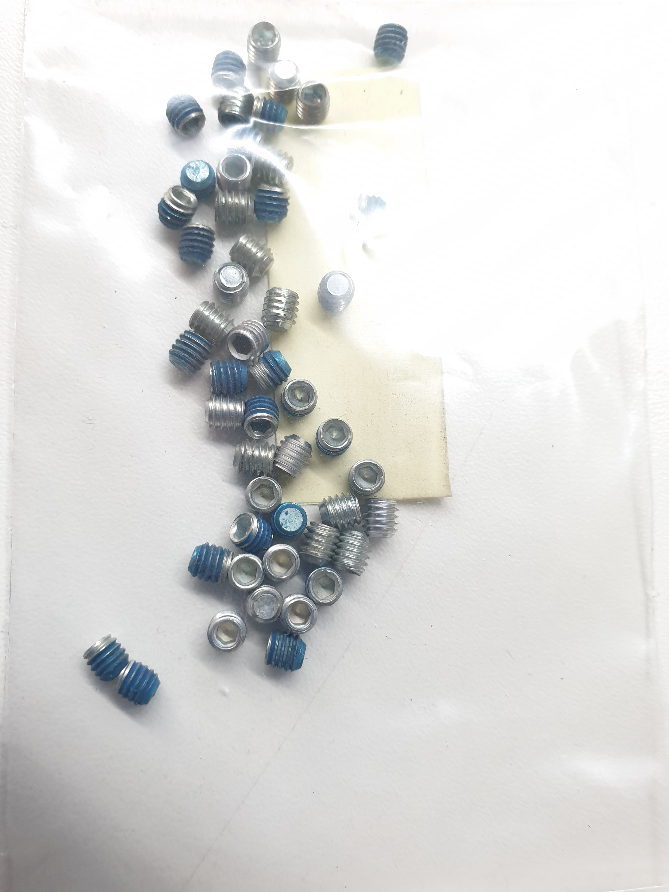 DÜBEL M4X4 12.9UNI5923 CE